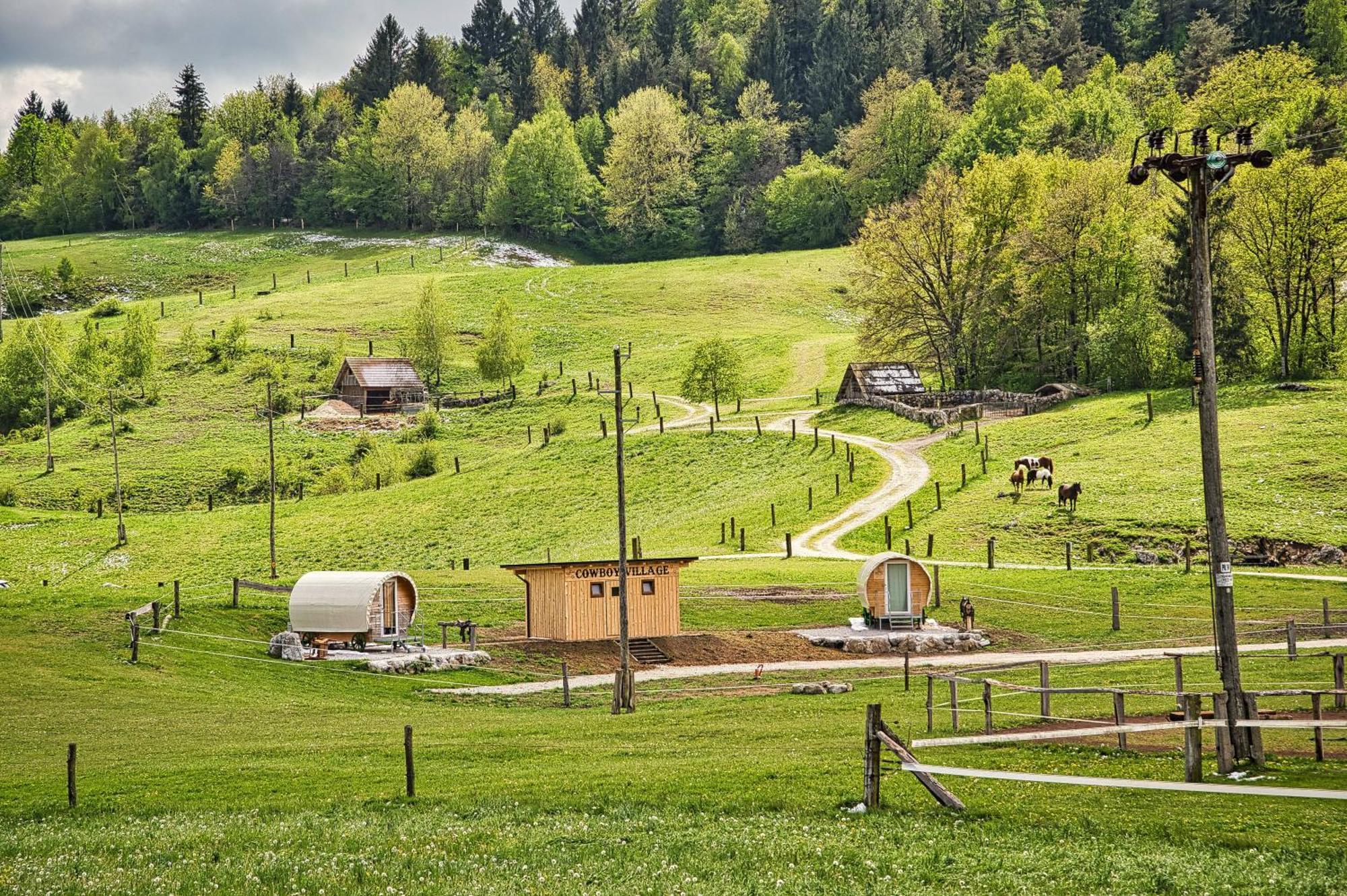 Cowboy'S Land Hotel Visnja Gora Exterior foto