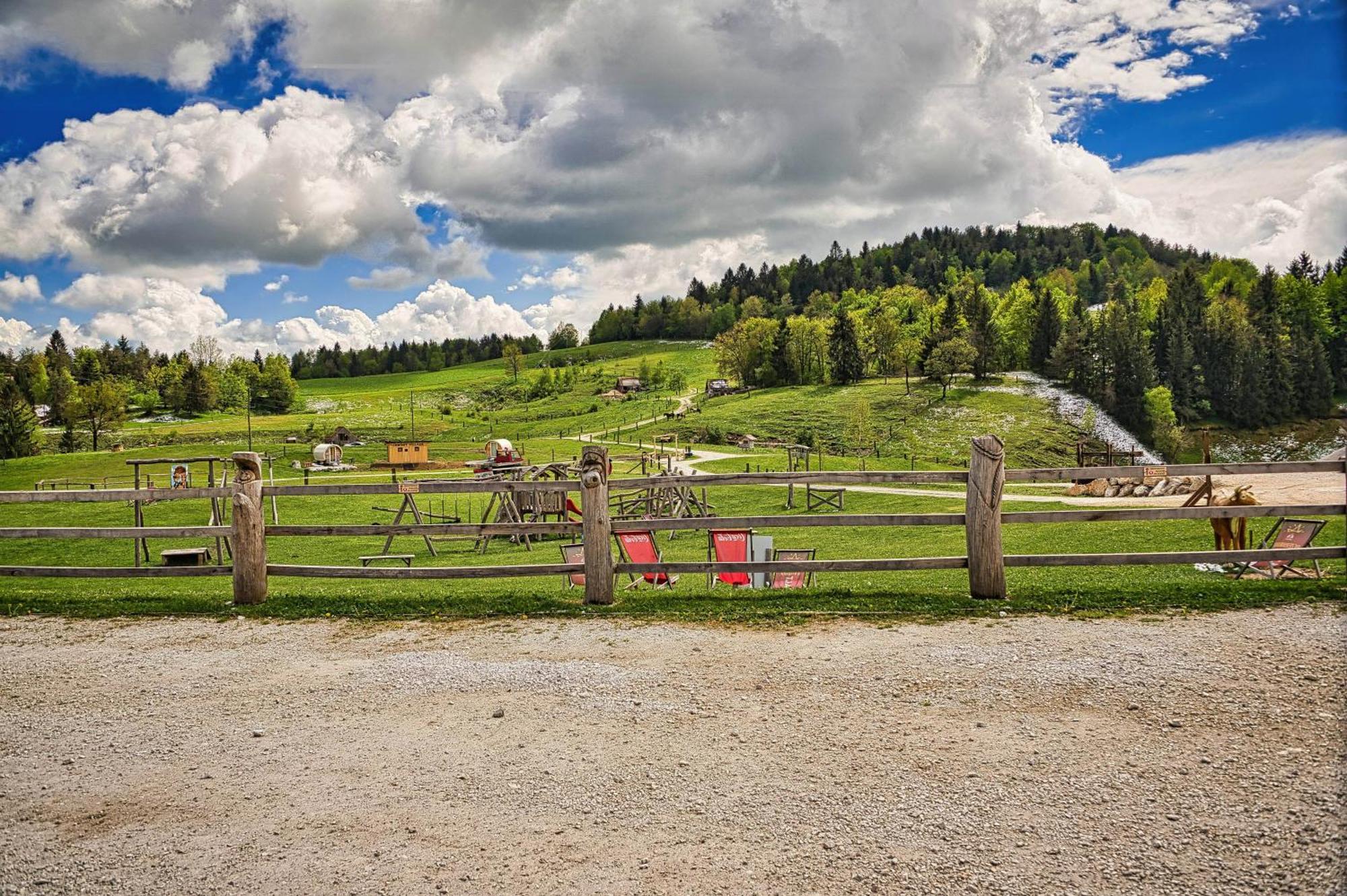 Cowboy'S Land Hotel Visnja Gora Exterior foto