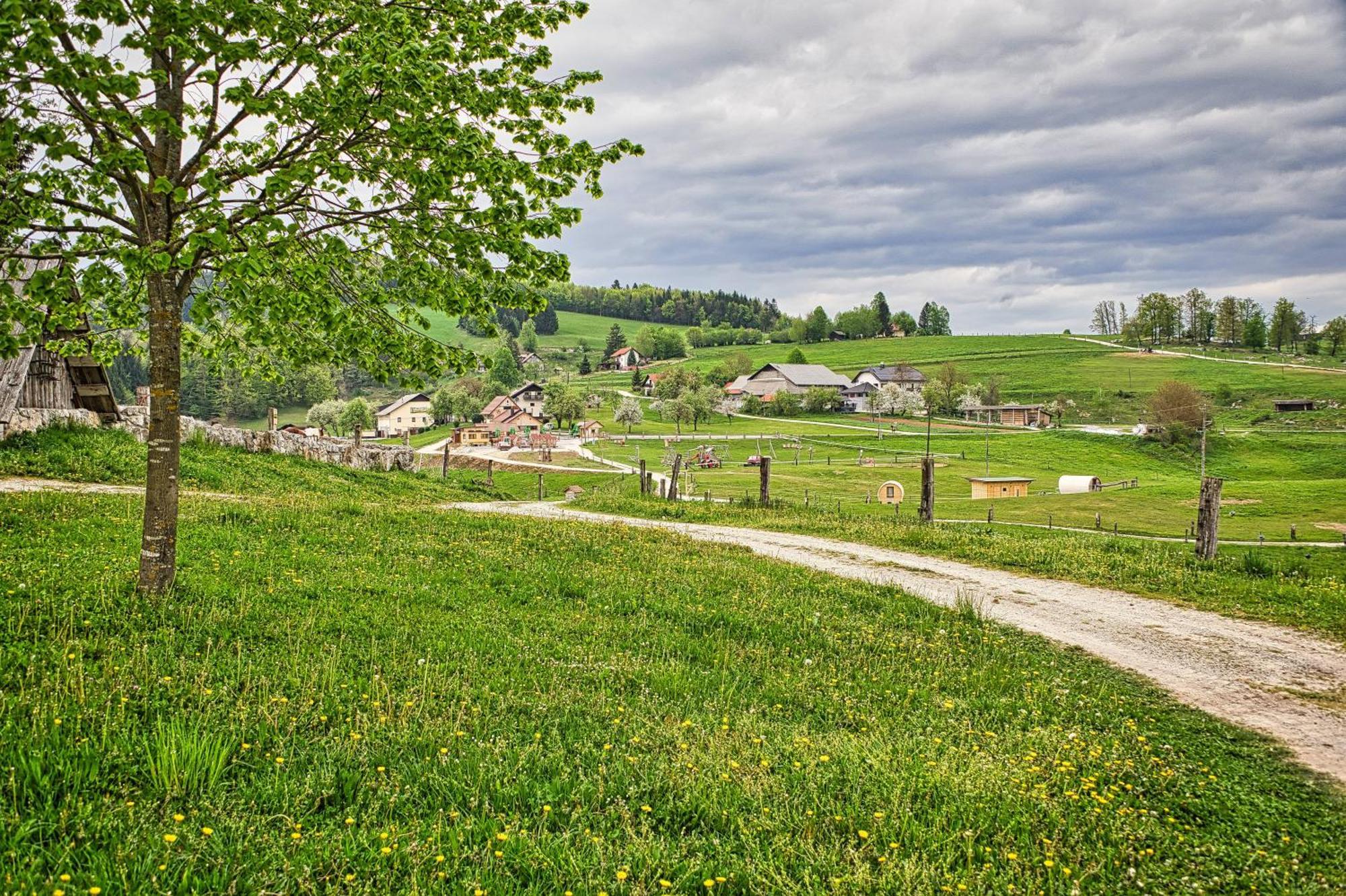 Cowboy'S Land Hotel Visnja Gora Exterior foto
