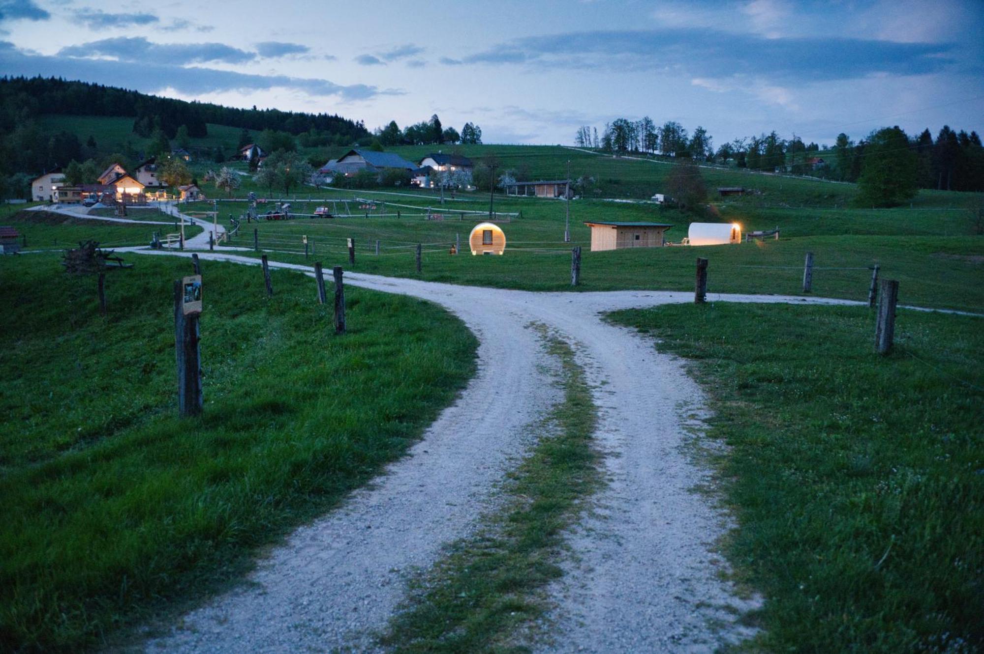Cowboy'S Land Hotel Visnja Gora Exterior foto