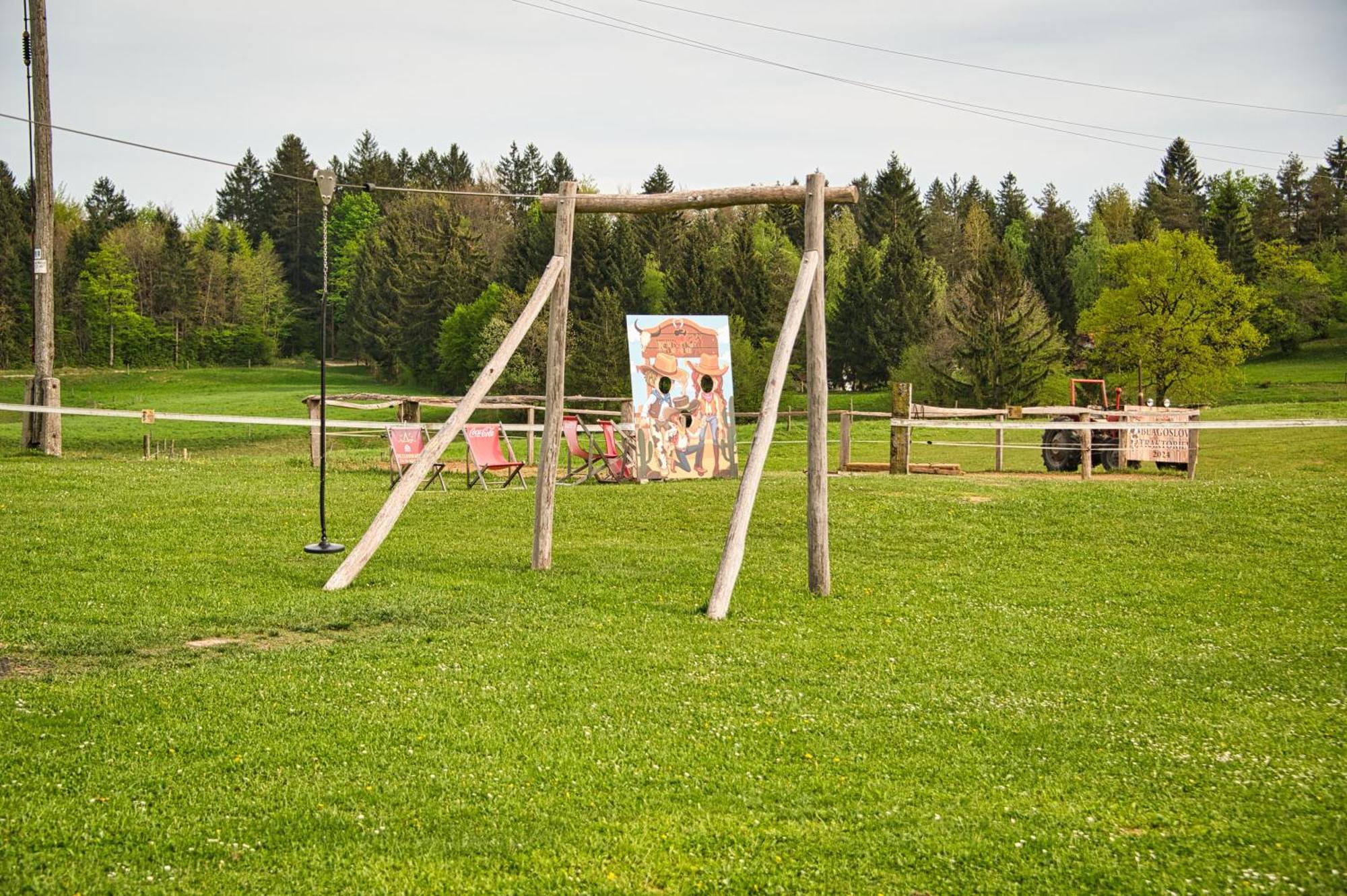 Cowboy'S Land Hotel Visnja Gora Exterior foto